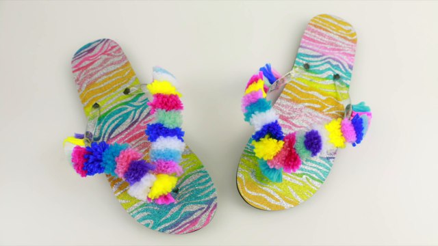 Pom Pom Wow Mega Pack Tutorial - I Decorate a Giant Letter S in Pom Poms-GRk8Dwgh5uM