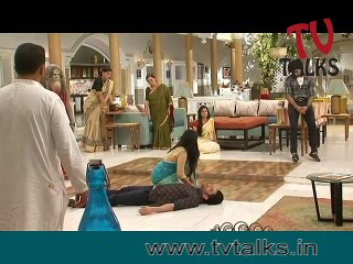 Baba Hit's to sharad On Ste of suhani si ek ladki 27 March 2017 | Rajshri Rani Pandey