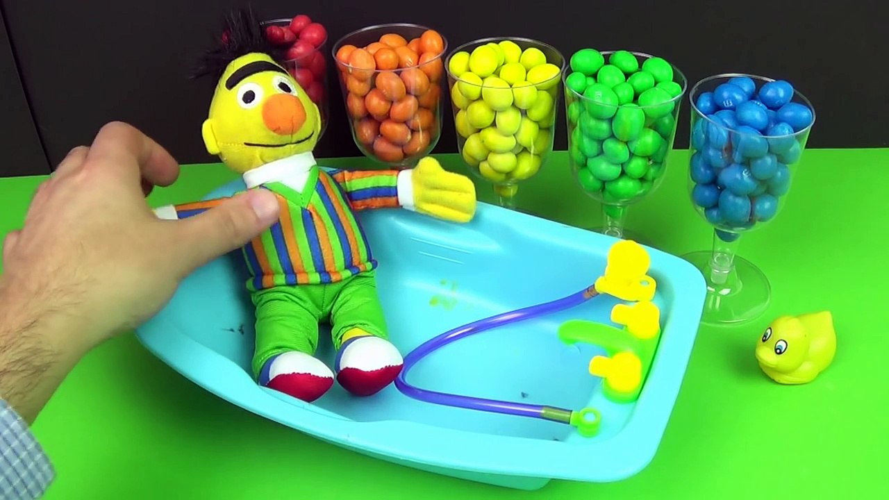 Learn Colors Baby Doll Sesame Street Elmo M&Ms Chocolate Candy Bath Time Colour Balls