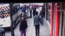 Bursa'da Cadde Ortasındaki Dehşet Dakikaları Kameraya Böyle Yansıdı
