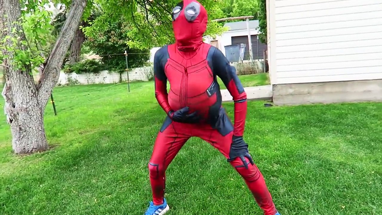 Frozen Elsa & Spider-man Eat Giant Marshmallow Prank vs Joker Deadpool Spidey Funny Superh