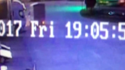 9 Kişinin Yaralandığı Kaza Kamerada... Yolcu Minibüsü 50 Metre Sürüklendi