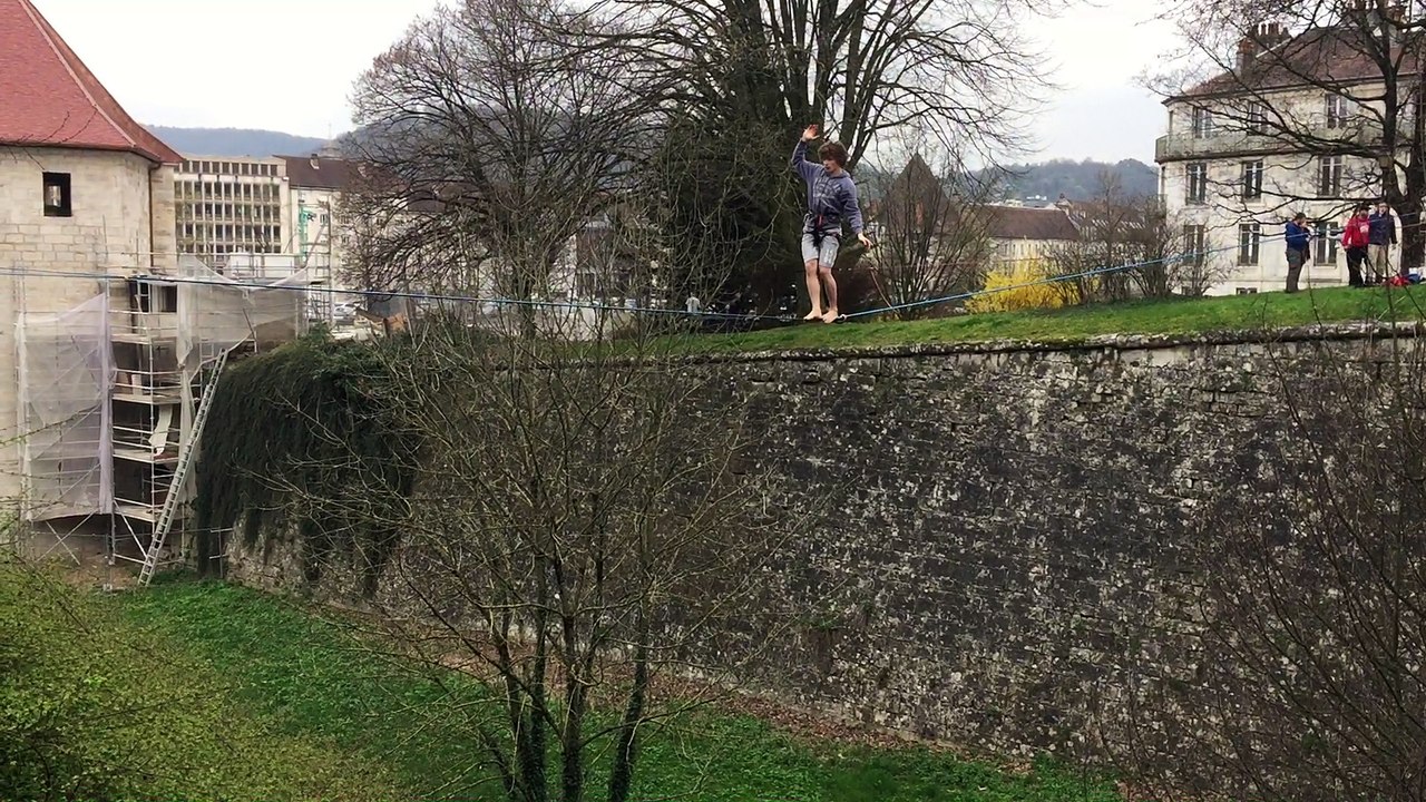 Besançon : des fondus de Highline en équilibre sur un fil