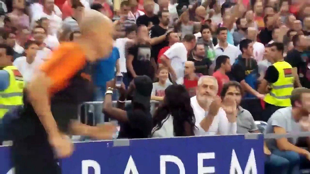 Fans de Basket surpris lors d'un match en Turquie..