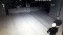 Camiyi Soyup Kur’anı Kerimleri Çaldılar