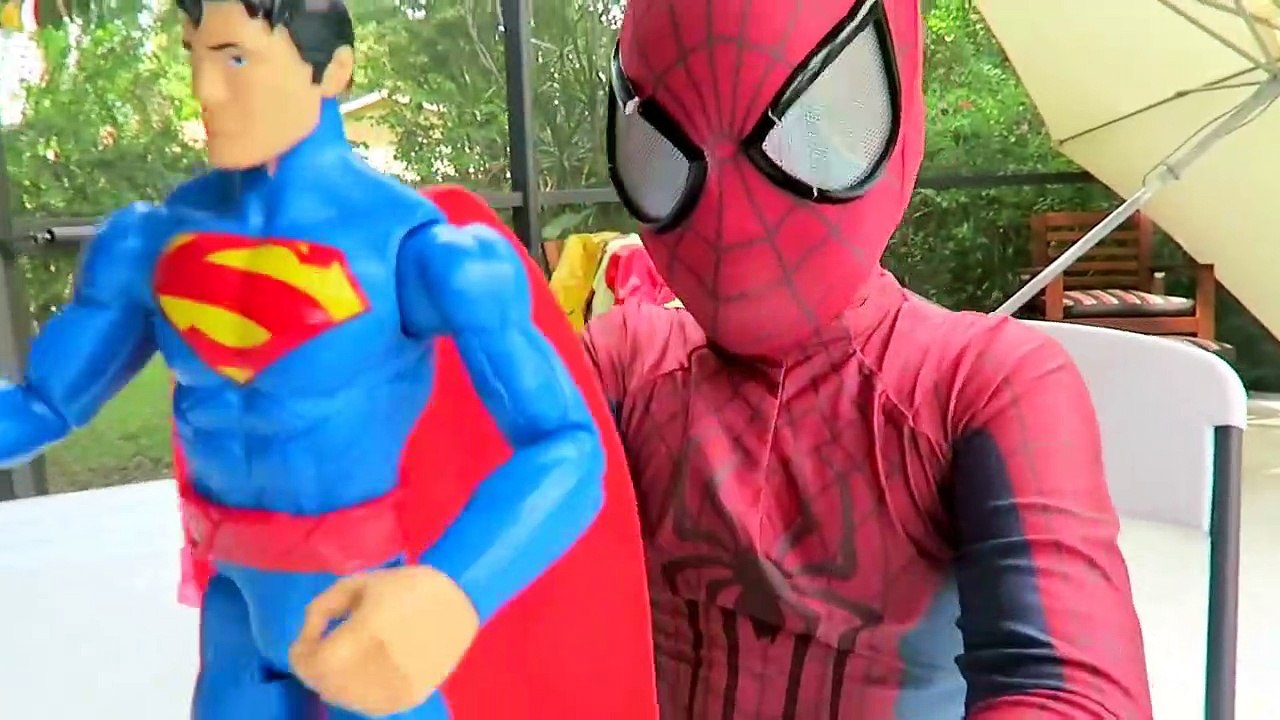 Spiderman vs Joker vs Pink Spidergirl - Epic Pool Battle! - Venom, Two Face, Joker Girl, Two-Face-XRKD