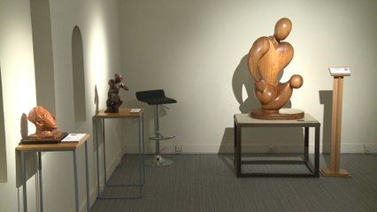 Once artistas ciegos muestran sus esculturas