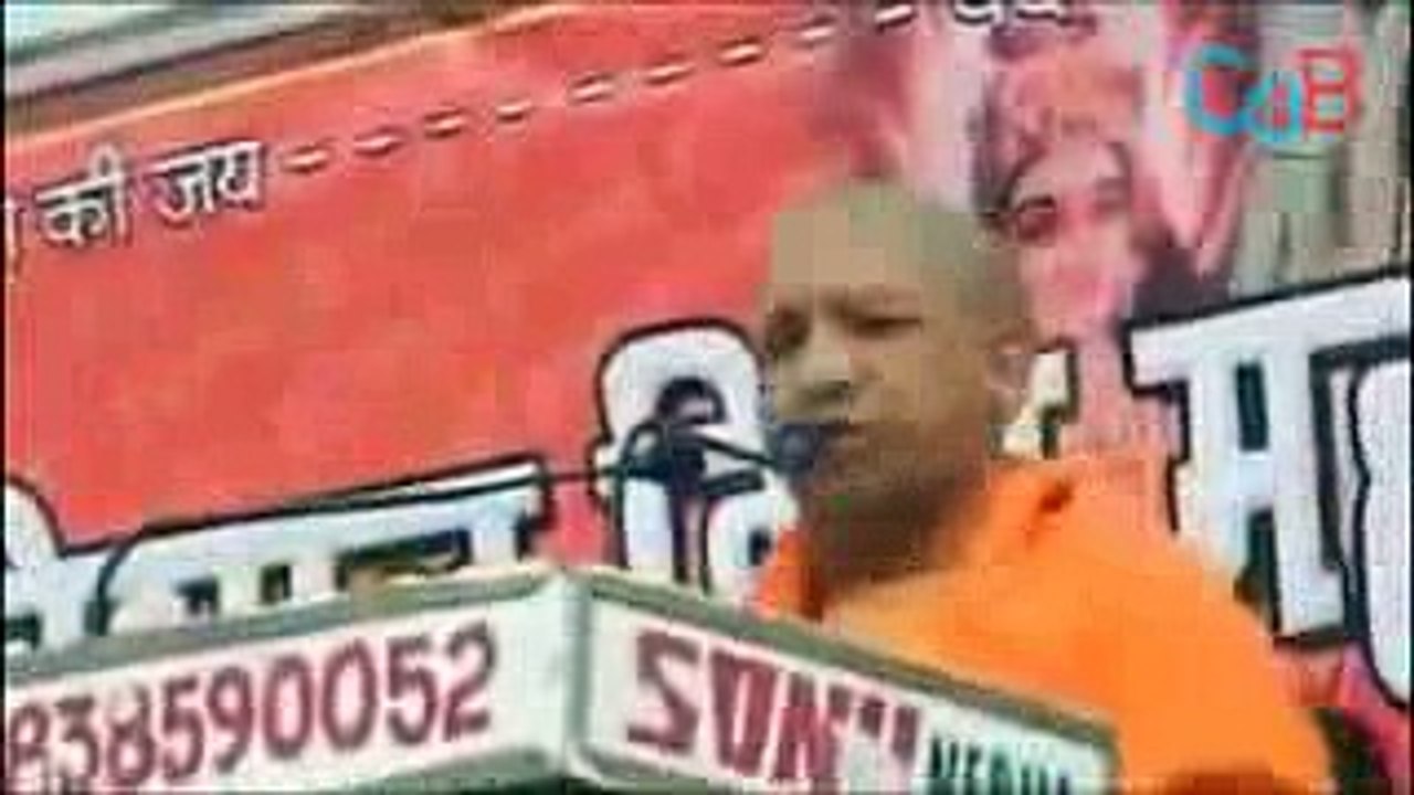 Twinkle Khanna Weird Statement on Yogi Adityanth - लेडीज़ को F--T सिखाएं योगी