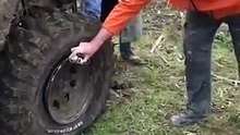 Pompowanie_koła_przy_użyciu_WD40