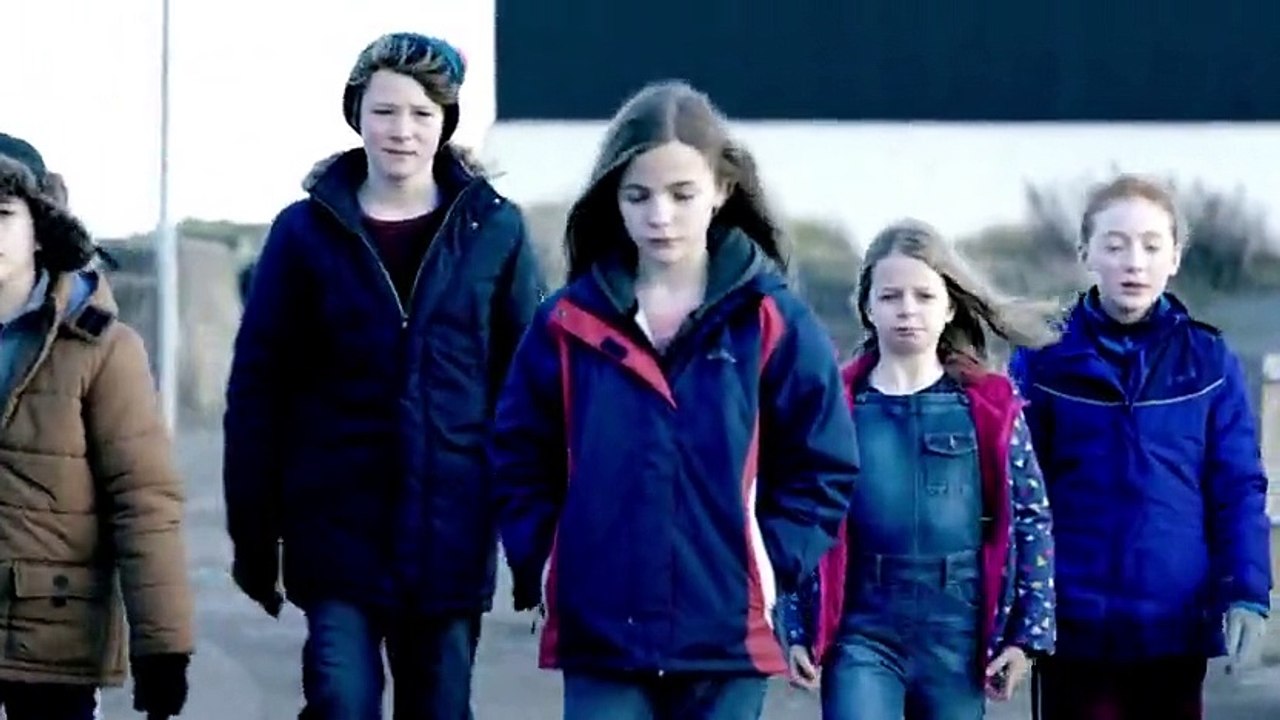 Clique.S01E03
