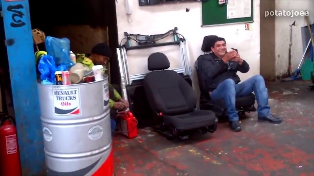 Idiots at Work. Compilation of epic fails. Idiotas en el Trabajo. Compilación de fails épicos
