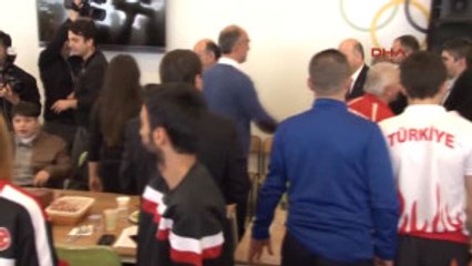 Bursa Bakan Müezzinoğlu, Sandalyeye Çıkarak Gençlere Seslendi