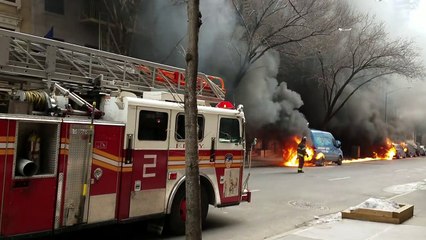 Incendie de 8 voitures dans une rue de New York à cause d'essence !