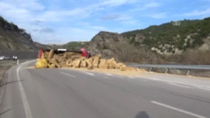 Saman Yüklü Tır Devrildi: 1 Yaralı