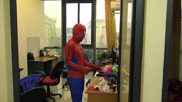 Мяч мяч дисней Эльза замороженные в в в в в помещении жизнь Марв Пеппа свинья яма играть реальная человек-паук супергерой против