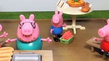 Peppa Pig Play-Doh Stop-Motion: BBQ Time Poo and Vomit Party with George, Daddy and Mummy