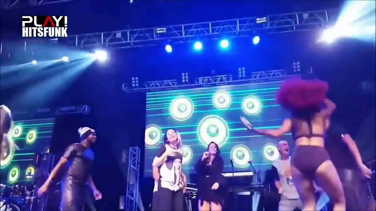 Anitta Dançando Funk Perfeita - Anitta Show - Medley Funk - Barra Music - HD