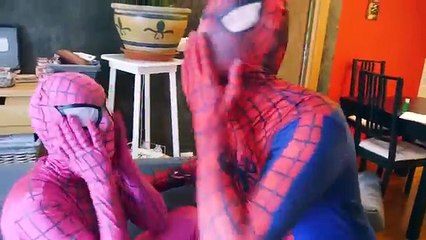 И арестованный Эльза замороженные Веселая в в в в джокер Полиция Паук-паук человек-паук