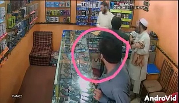 موبائل چوری کرنے والے کی ہوشیاری دیکھ کر آپ حیران رہ جائیں گے