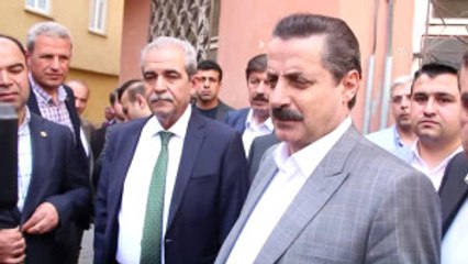 Bakan Çelik, Gardıroba Yerleşen Aileyi Ziyaret Etti