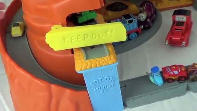 Легковые автомобили дисней двигатель шахта шалость танк в томас поезда кран капризный disneycartoys