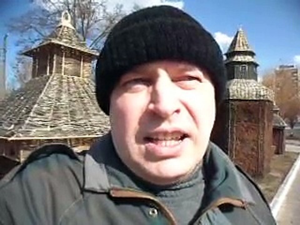 Гена Горин снимает памятник Мужик на коне