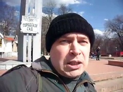 Люди в городском парке отдыхают — Гена Горин