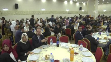 Bakan Çelik'ten Düğün Halayı