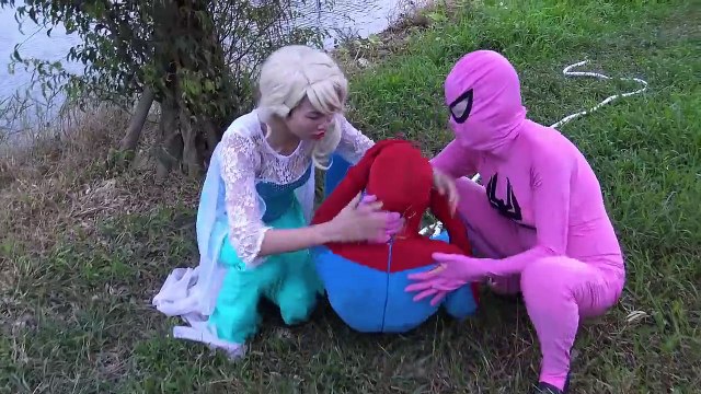 Police baby quod Spiderman, Frozen Elsa, Joker, Catwomen escape Fun Superheroes