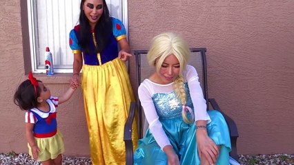 Elsa Baby Drives to McDonalds w/ Frozen Elsa, Spiderman, Vampire Baby, Joker Family
