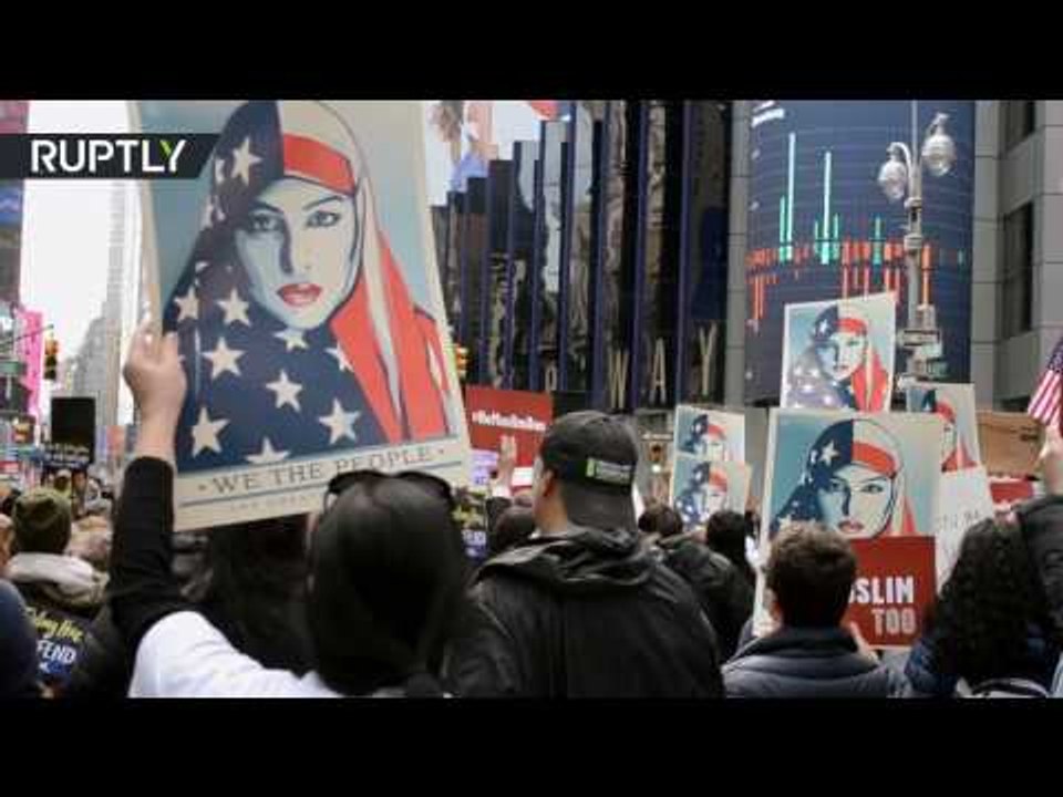 ‘Today, I am a Muslim too’: Thousands of New Yorkers decry Trump’s travel ban