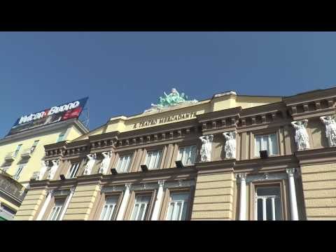 Napoli - Il Teatro Mercadante chiuso per inagibilità (25.03.17)
