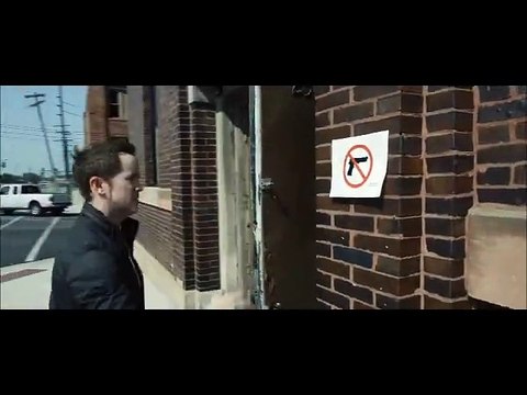 Temos que portar uma arma para defender nossa família e nosso patrimônio. Todos têm que ter uma arma em casa!