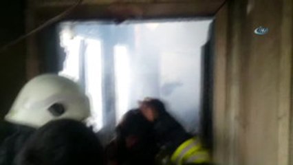 Horasan'da Çıkan Yangında 1 Ev Kül Oldu