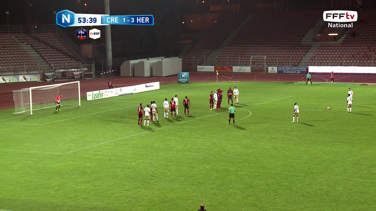 Coup franc frappé par Mimoun mais bien détourné par Pichot