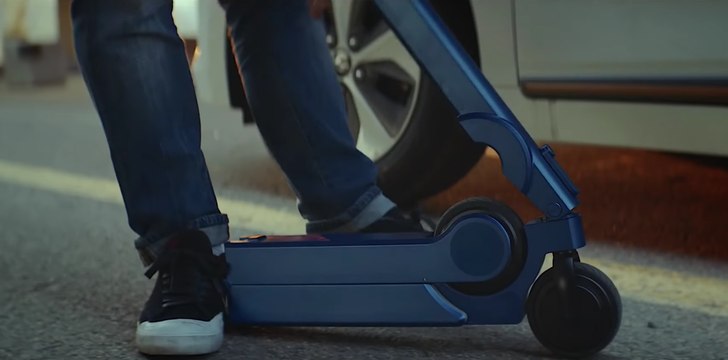 VÍDEO: ¡Comodidad en ciudad con el monopatín eléctrico de Hyundai!