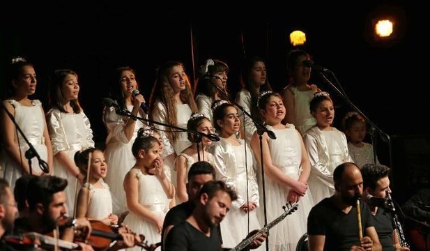 Dünya Mülteci Çocuk Korosu şarkılarla barış mesajı verdi