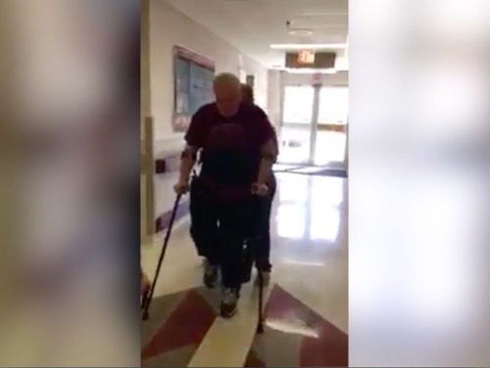 Emouvant, ce marine remarche après 33 ans !