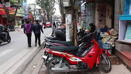 VnExpress | Thời sự | Vỉa hè có như không, người đi bộ vẫn xuống đường