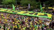 Brasileiros protestam contra a corrupção