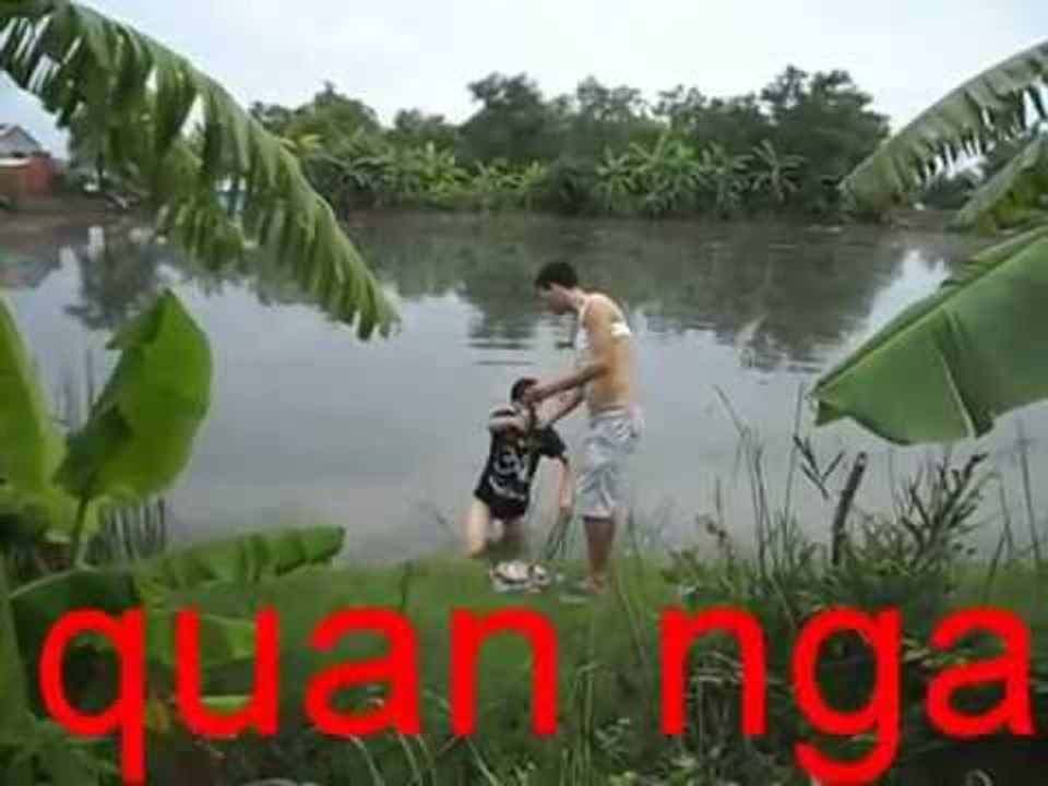 Phỏng Vấn Thanh niên bắt được chim lạ dưới hồ nước Khi Đi dã Ngoại