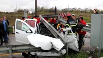 Bariyerlere Çarpan Otomobilin Sürücüsü Yaralandı