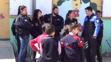 Cizre Polisinden Öğrencilere Anlamlı Hediye