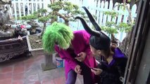 Hypnotized Spiderman, Frozen Elsa vs Joker vs Maleficent stealing Pink Spidergirl, Ariel,