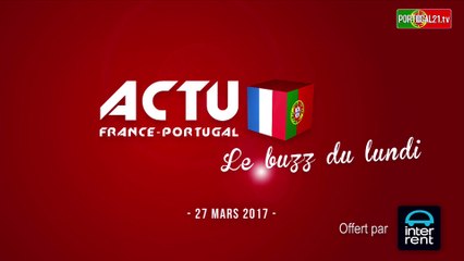 Les vagues géantes de Nazaré en noir et blanc