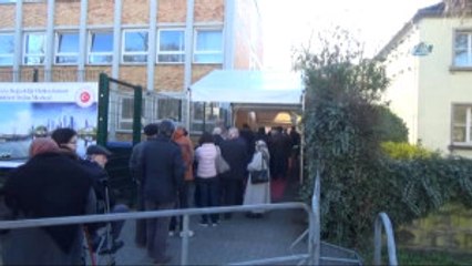 Frankfurt'ta Sandıklara Yoğun İlgi