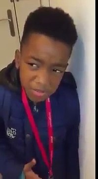 Ce petit garçon se prend vraiment pour un adulte. Vous n’allez pas en revenir !