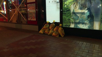 Australianos deixam casas por ameaça de ciclone