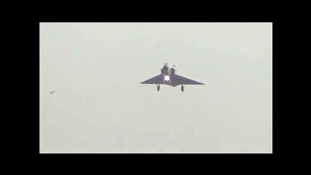 Indian Air force fighter Jets failed landing on Motorway - Video