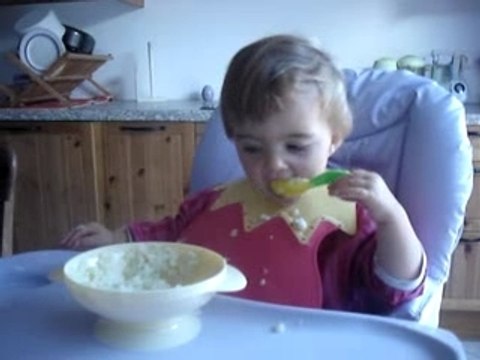 Je mange toute seule